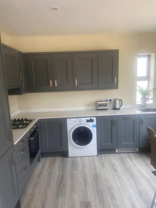 Modern Apartment At Croagh Patrick Westport Exteriör bild