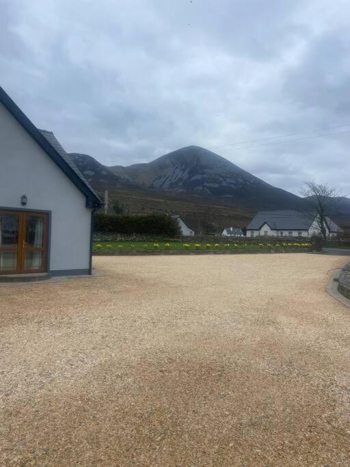 Modern Apartment At Croagh Patrick Westport Exteriör bild